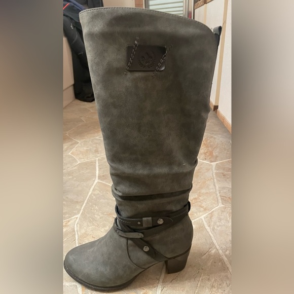Rieker grey lined boots with 2 inch heels. EUC size 38 …….SOLD - Picture 5 of 5